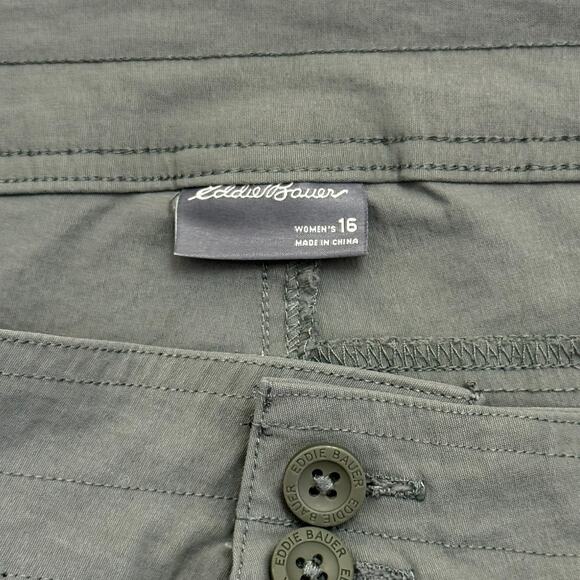 EDDIE BAUER Women’s Size 16 Green Cargo Shorts Outdoor Trail Casual Comfy - Picture 5 of 10